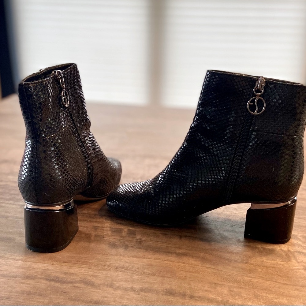 Franco Sarto Women’s Marquee Black Ankle Boot Size 6